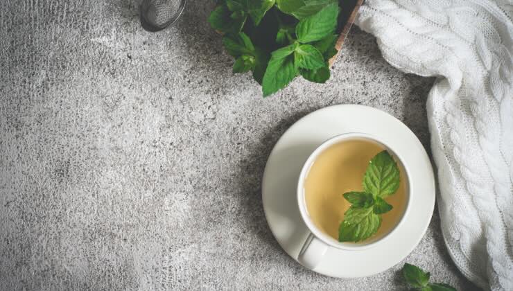 Pesantezza post pranzo: 3 tisane efficaci